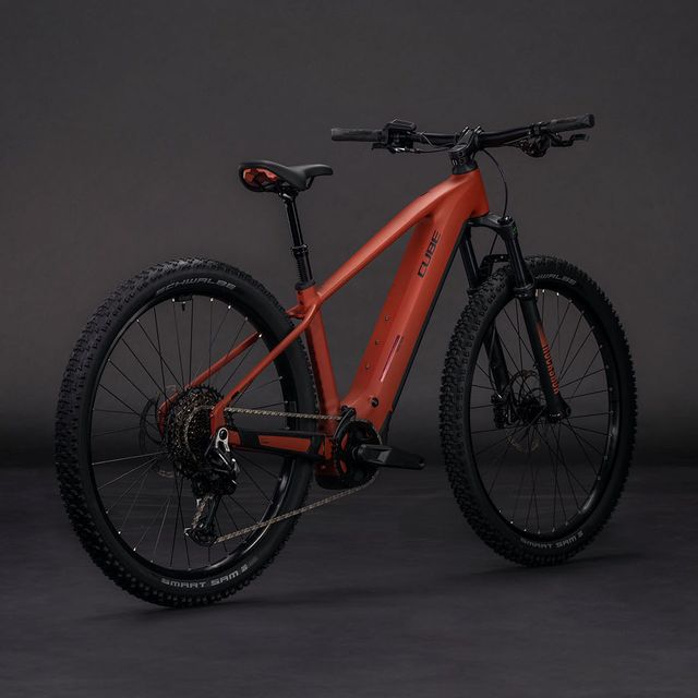 CUBE Reaction Hybrid Race 800 sähköpyörä